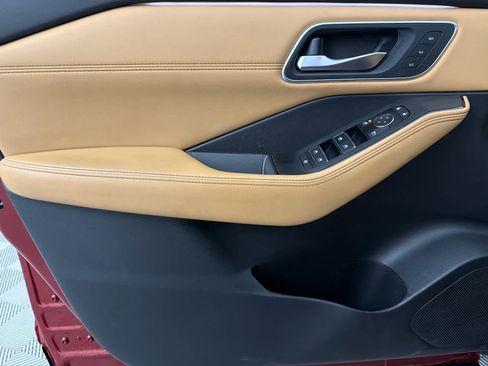 Used 2023 Nissan Rogue Platinum image 22