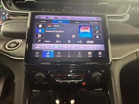 Used 2023 Jeep Grand Cherokee 4WD 4xe image 23
