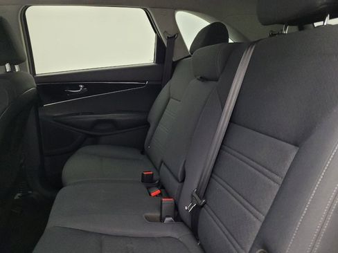Used 2020 Kia Sorento LX image 18