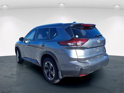 Used 2025 Nissan Rogue SV w/ SV Premium Package image 4