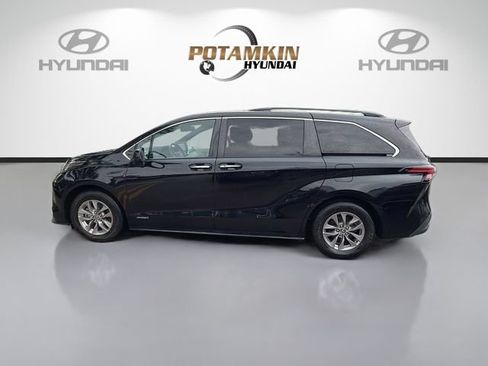 Used 2021 Toyota Sienna XLE FWD image 7