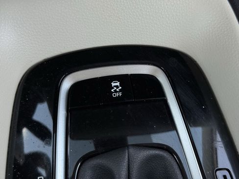 Used 2025 Toyota Corolla LE FWD image 18
