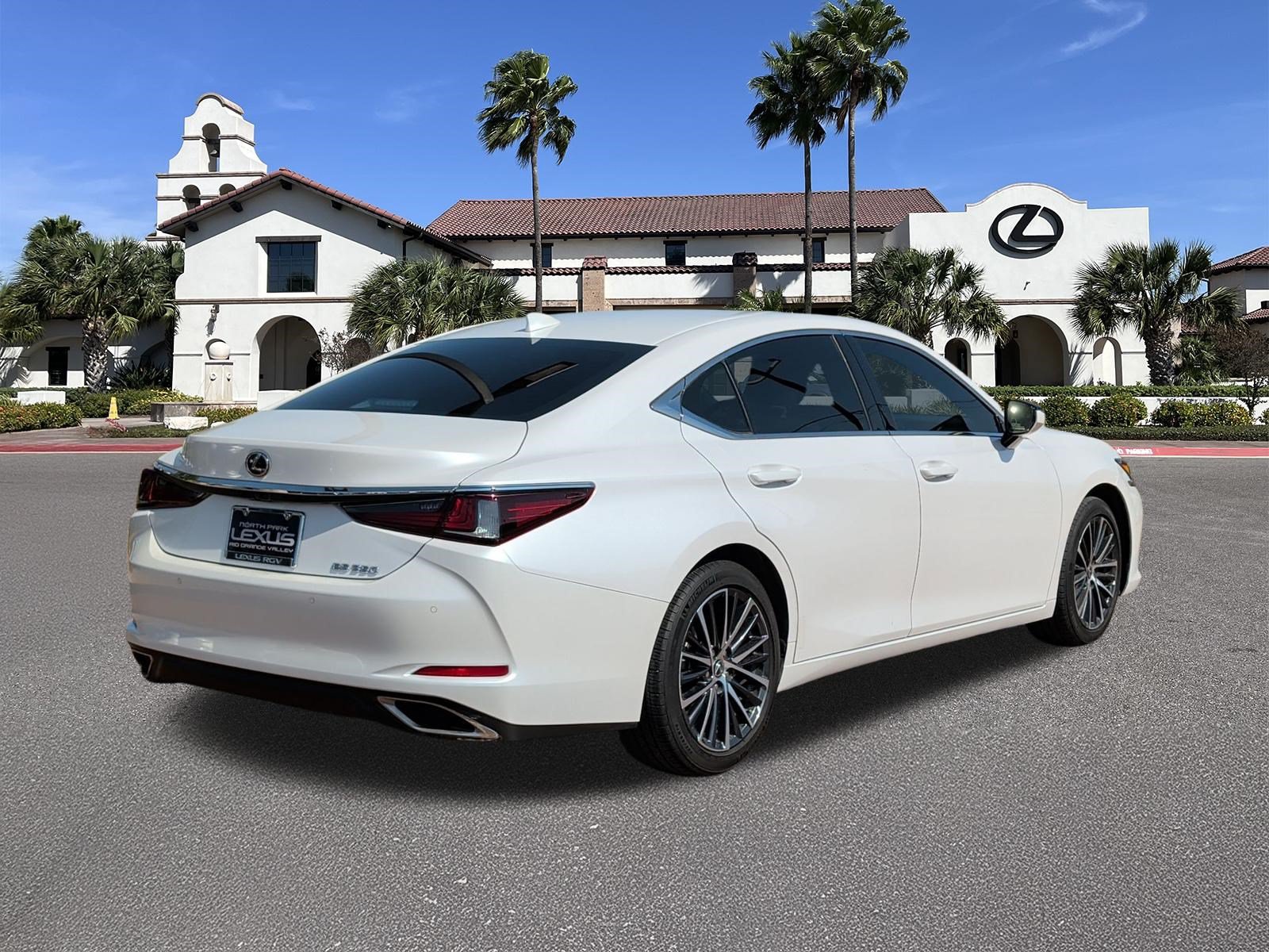 Used 2025 Lexus ES 350 w/ Premium Package FWD image 2