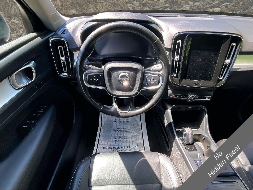 Used 2021 Volvo XC40 T4 Momentum FWD image 5