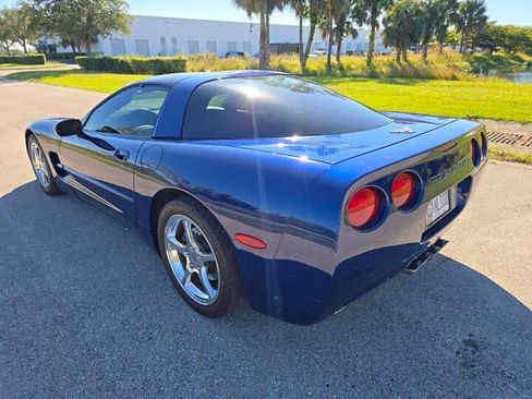Used 2004 Chevrolet Corvette Coupe w/ Preferred Equipment Group image 8