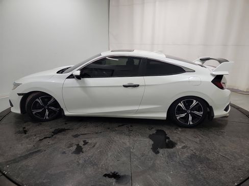 Used 2016 Honda Civic Touring image 4