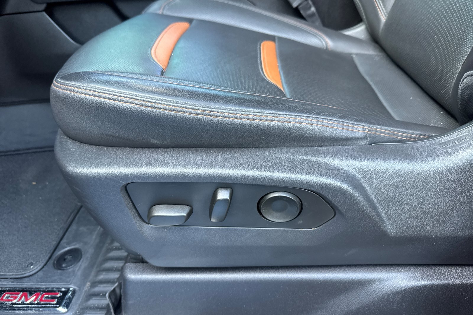 Used 2023 GMC Sierra 1500 AT4 w/ AT4 Premium Package AWD/4WD image 14