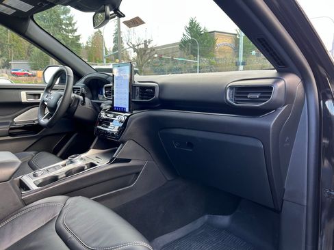 Used 2023 Ford Explorer ST w/ Technology Package image 17