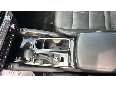 Used 2024 Kia Telluride EX w/ EX Captain's Chair Package FWD image 22