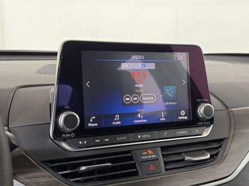 Used 2025 Nissan Altima 2.5 SV FWD image 18