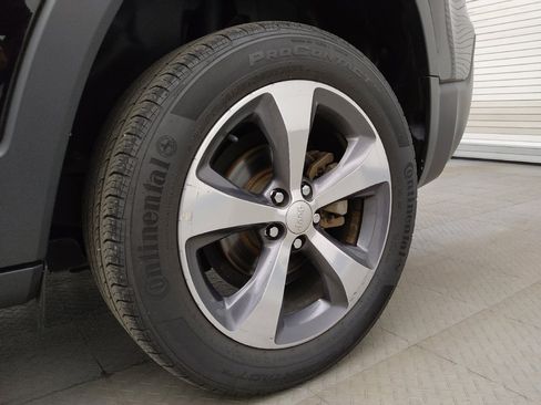 Used 2020 Jeep Cherokee Limited FWD image 31