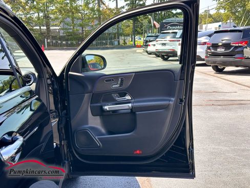 Used 2022 Mercedes-Benz GLB 250 4MATIC image 21