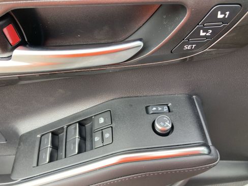 Certified 2026 Toyota Highlander Platinum image 15