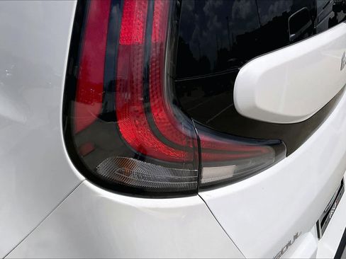 Used 2023 Kia Soul LX w/ LX Technology Package FWD image 27