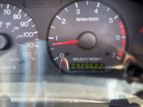 Used 2004 Ford Mustang Convertible RWD image 22