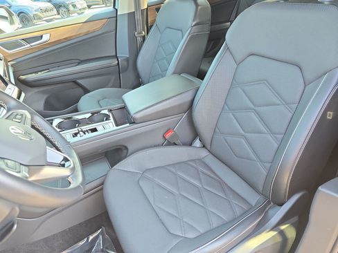 Used 2024 Volkswagen Atlas SE AWD/4WD image 15
