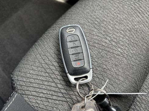 Used 2025 Nissan Rogue SV FWD image 21