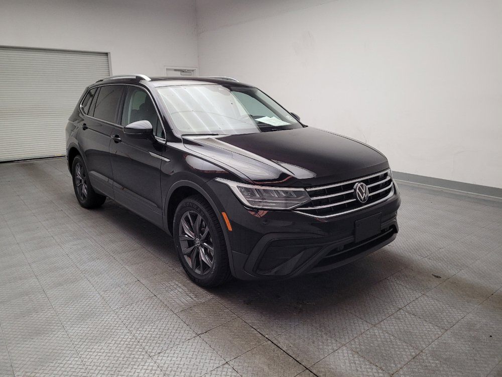 Used 2023 Volkswagen Tiguan SE w/ Panoramic Sunroof Package FWD image 13