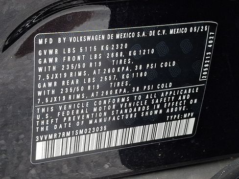Used 2025 Volkswagen Tiguan SE AWD/4WD image 9