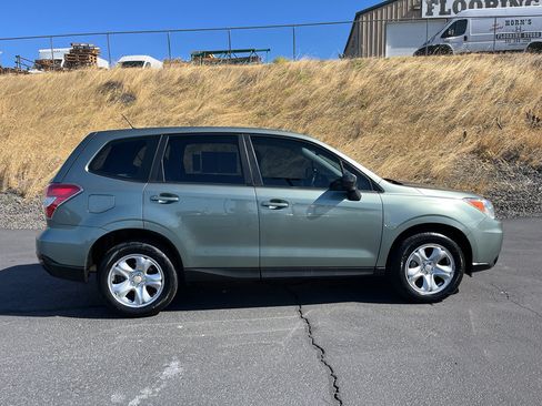 Used 2014 Subaru Forester 2.5i AWD/4WD image 2