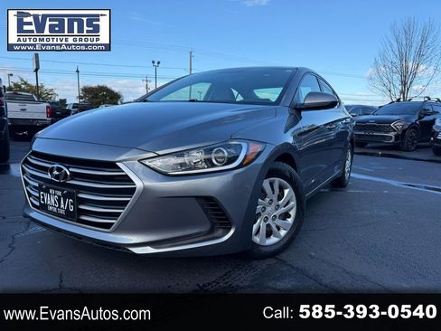 Used 2017 Hyundai Elantra SE w/ Cargo Package image 1