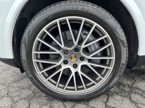 Used 2022 Porsche Cayenne Platinum Edition AWD/4WD image 13