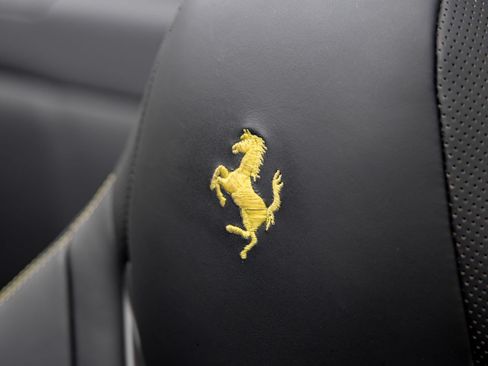 Used 2019 Ferrari Portofino RWD image 28