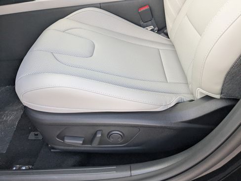 New 2026 Hyundai Elantra Limited FWD image 19