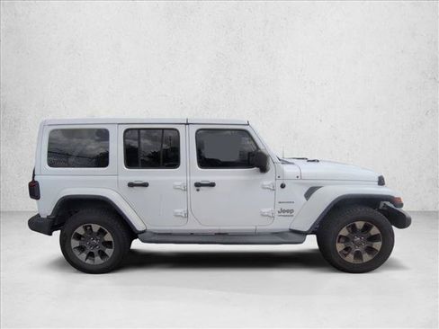 Used 2018 Jeep Wrangler Unlimited Sahara AWD/4WD image 4