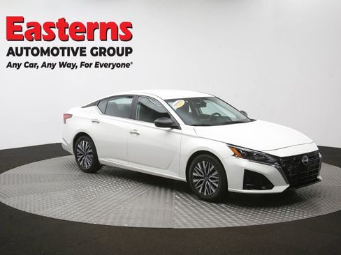 Used 2025 Nissan Altima 2.5 SV FWD image 48