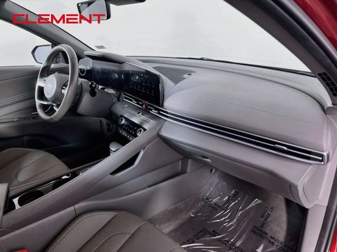 Used 2025 Hyundai Elantra SEL FWD image 34