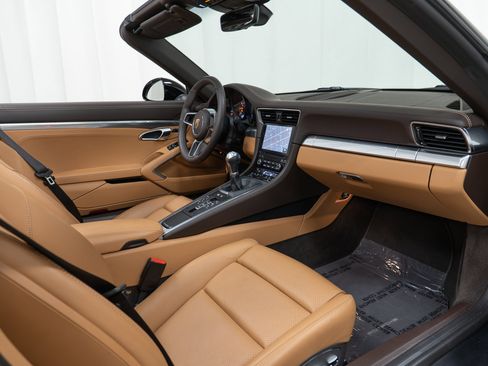 Used 2019 Porsche 911 Carrera image 24