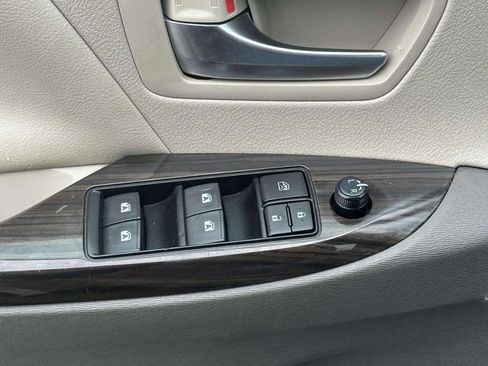 Used 2016 Toyota Sienna XLE image 23