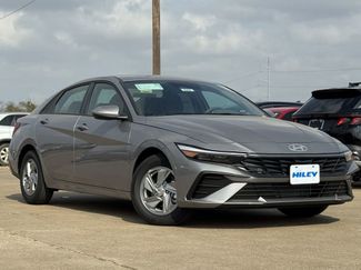 New 2026 Hyundai Elantra SE video 2