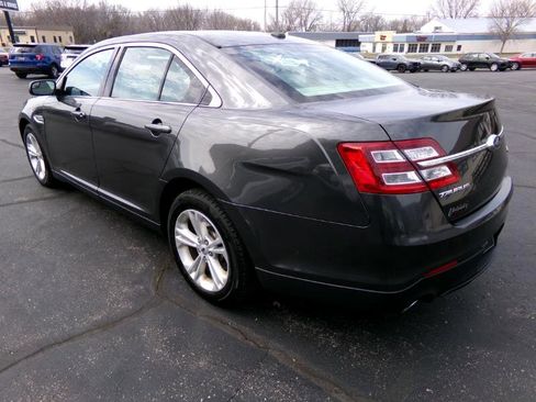 Used 2018 Ford Taurus SE image 5