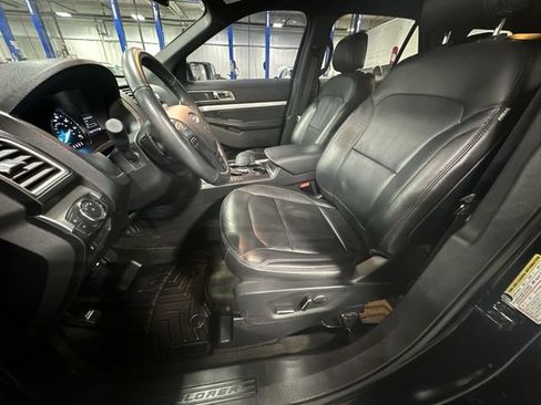 Used 2017 Ford Explorer XLT w/ Equipment Group 202A FWD image 17