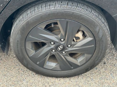 Used 2023 Hyundai Elantra SEL w/ Cargo Package FWD image 9