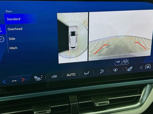 Used 2025 Chevrolet Equinox EV LT image 23