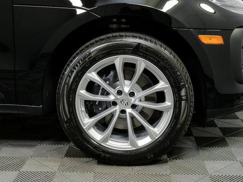 Used 2026 Porsche Macan AWD/4WD image 40