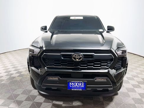 Certified 2025 Toyota Tacoma TRD Off-Road AWD/4WD image 3