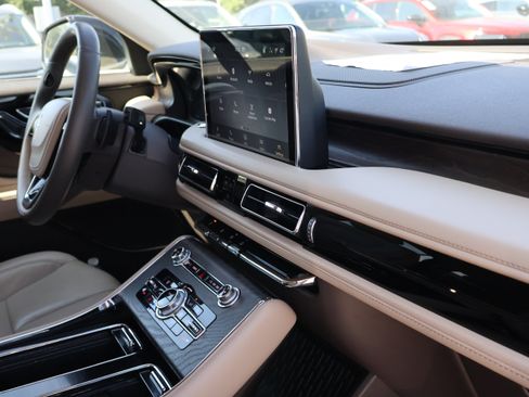 Used 2023 Lincoln Aviator Reserve w/ Equipment Group 201A RWD image 10