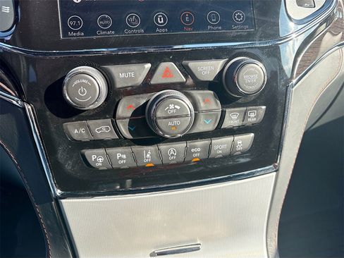 Used 2020 Jeep Grand Cherokee Summit image 16