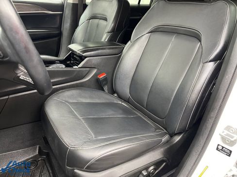 Used 2022 Jeep Grand Cherokee L Limited w/ Black Appearance Package image 22