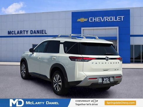 Used 2024 Nissan Pathfinder SL AWD/4WD image 4