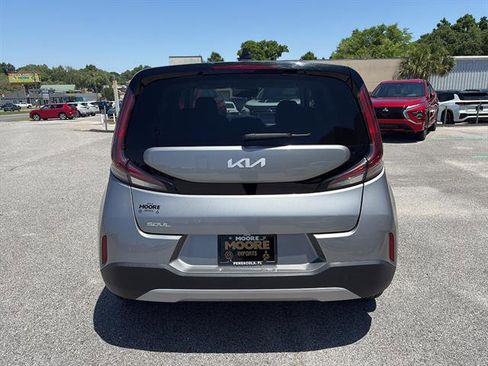 Used 2024 Kia Soul LX w/ Option Group 015 FWD image 7