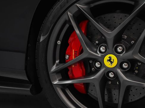 Certified 2025 Ferrari Roma Spider RWD image 12