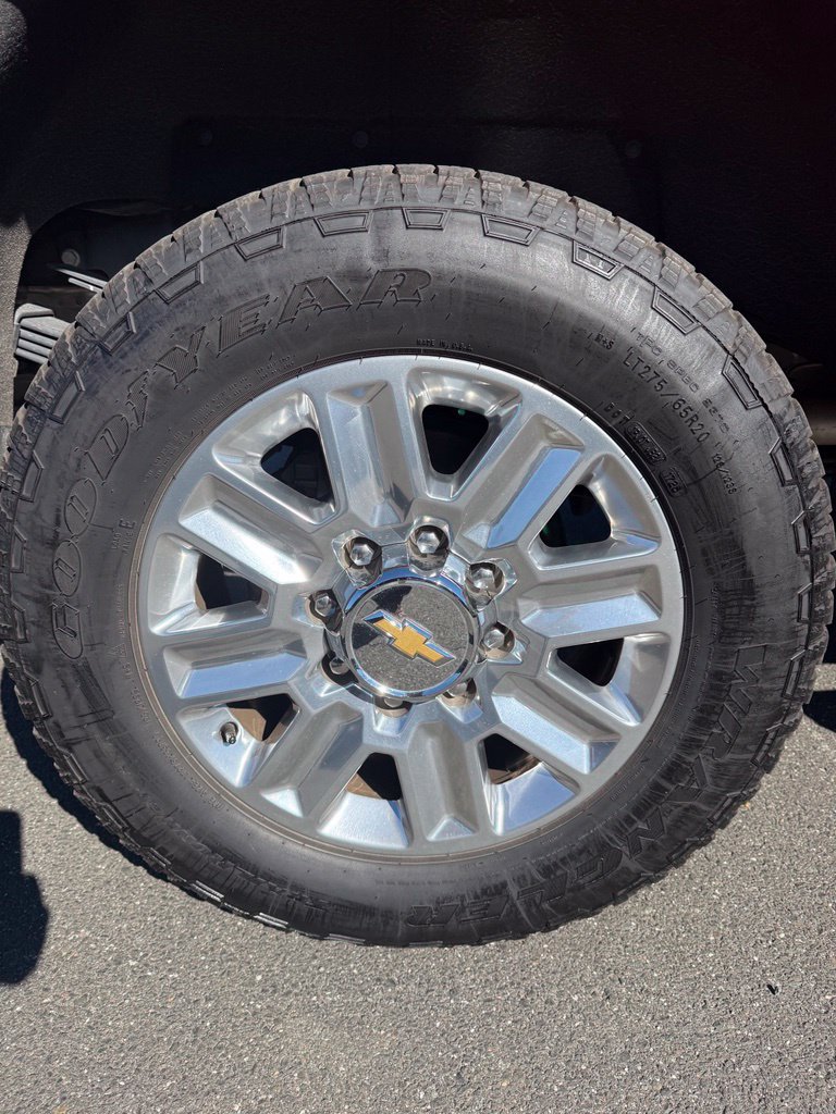 Used 2025 Chevrolet Silverado 2500 High Country w/ High Country Premium Package AWD/4WD image 27