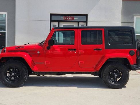 Used 2017 Jeep Wrangler Unlimited Sahara AWD/4WD image 3