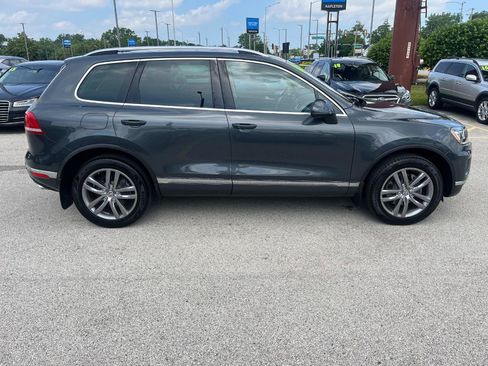 Used 2016 Volkswagen Touareg TDI AWD/4WD image 6