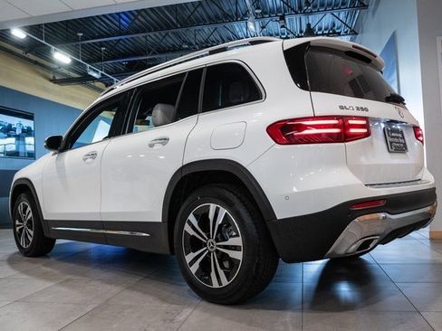 Certified 2025 Mercedes-Benz GLB 250 4MATIC image 4